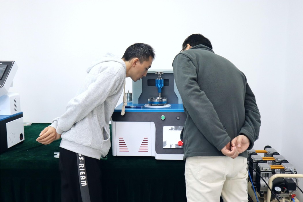 百格刮擦測試儀合作新篇章：上海理濤與昆山XX公司攜手并進(jìn)