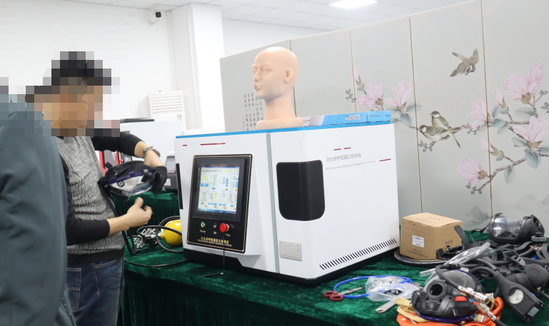 國內(nèi)某檢測中心專家蒞臨上海理濤參觀考察全自動呼吸器綜合檢測儀